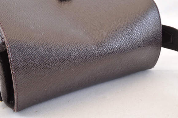 LOUIS VUITTON Yaranga Shoulder Bag - Picture 3 of 16